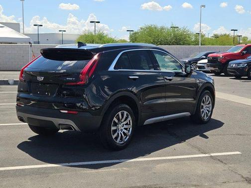 2022 Cadillac XT4 Premium Luxury