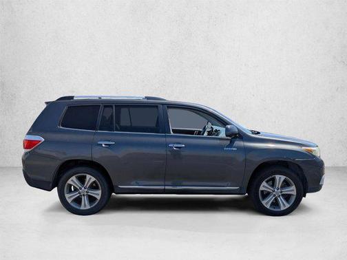 Magnetic Gray Metallic 2013 Toyota Highlander Limited