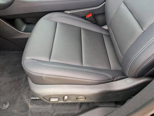 Mosaic Black Metallic 2026 Chevrolet Traverse LT