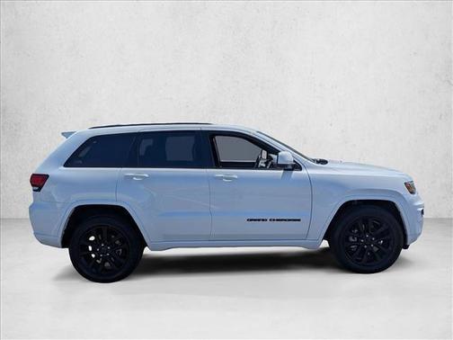 Bright White Clearcoat 2021 Jeep Grand Cherokee Laredo