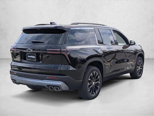 Mosaic Black Metallic 2026 Chevrolet Traverse LT