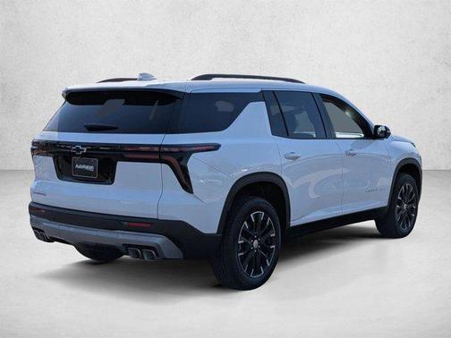 Summit White 2026 Chevrolet Traverse LT
