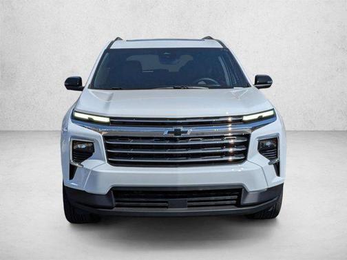 Summit White 2026 Chevrolet Traverse LT
