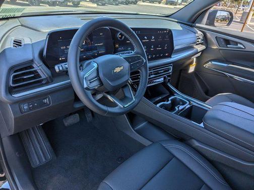 Mosaic Black Metallic 2026 Chevrolet Traverse LT