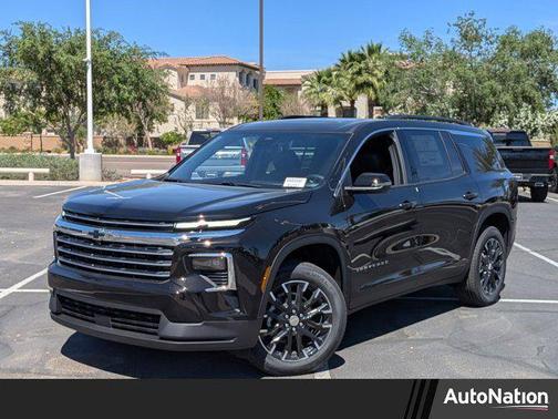 Mosaic Black Metallic 2026 Chevrolet Traverse LT