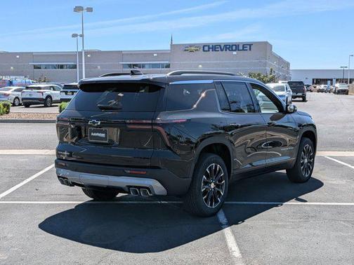 Mosaic Black Metallic 2026 Chevrolet Traverse LT