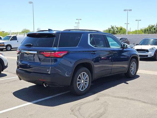 2022 Chevrolet Traverse LT Cloth