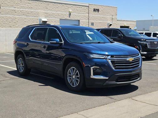 2022 Chevrolet Traverse LT Cloth