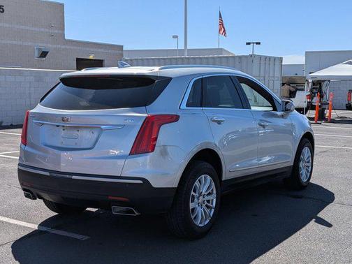 Radiant Silver Metallic 2018 Cadillac XT5 Base