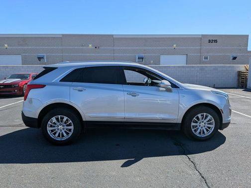 Radiant Silver Metallic 2018 Cadillac XT5 Base