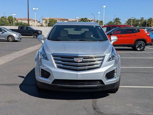 Radiant Silver Metallic 2018 Cadillac XT5 Base