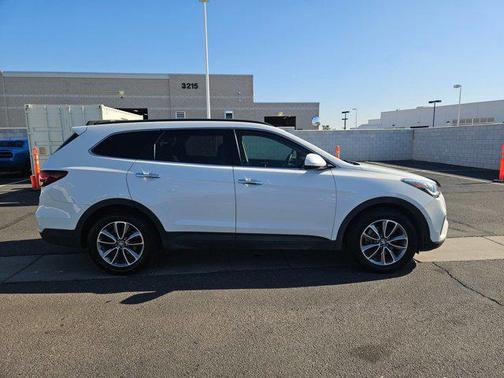 2017 Hyundai SANTA FE SE