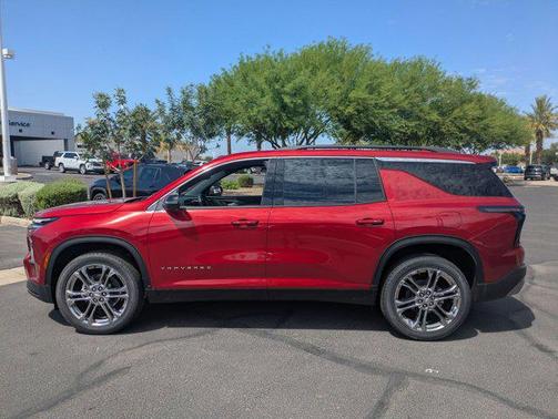 2025 Chevrolet Traverse LT