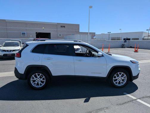 Bright White Clearcoat 2016 Jeep Cherokee Latitude