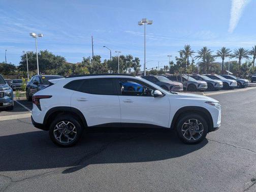 Summit White 2025 Chevrolet Trax LT