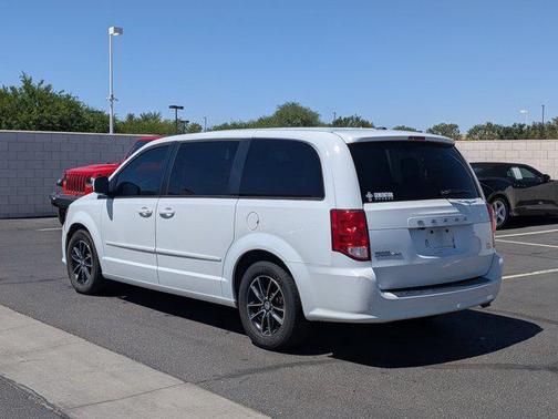 White Knuckle Clearcoat 2017 Dodge Grand Caravan GT