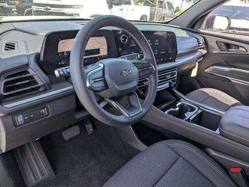 Summit White 2026 Chevrolet Traverse LT