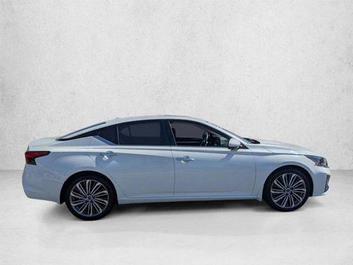 Pearl White Tricoat 2024 Nissan Altima 2.5 SL