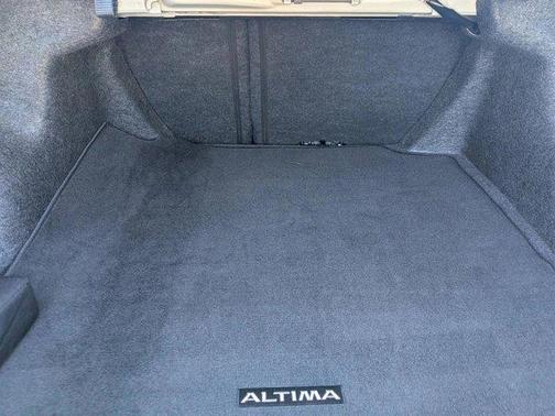 Pearl White Tricoat 2024 Nissan Altima 2.5 SL