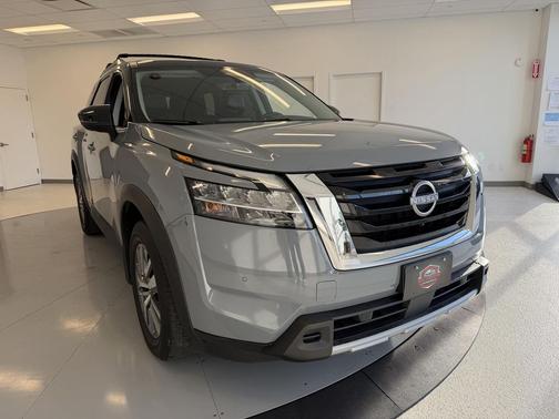 2023 Nissan Pathfinder SL 4WD