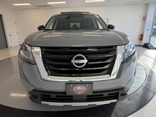 2023 Nissan Pathfinder SL 4WD