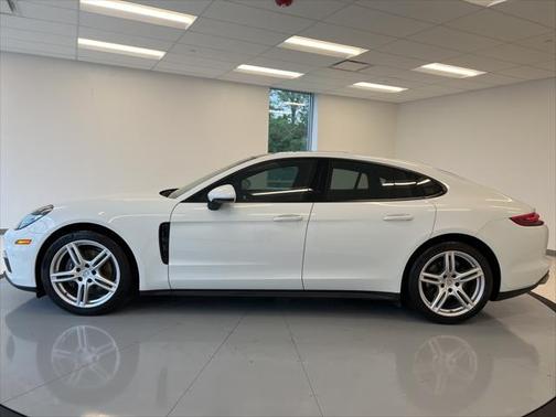 2017 Porsche Panamera Base