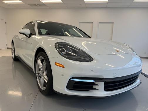 2017 Porsche Panamera Base