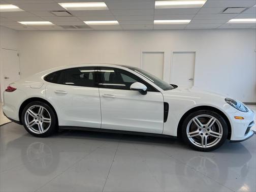 2017 Porsche Panamera Base