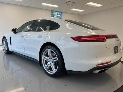 2017 Porsche Panamera Base