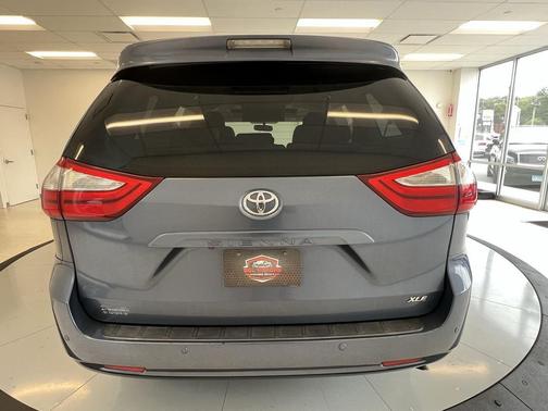 2017 Toyota Sienna XLE Premium