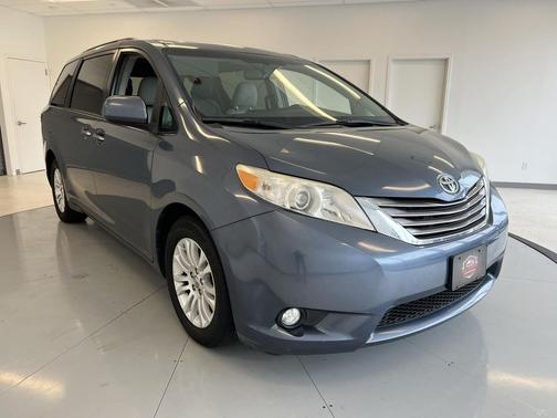 2017 Toyota Sienna XLE Premium