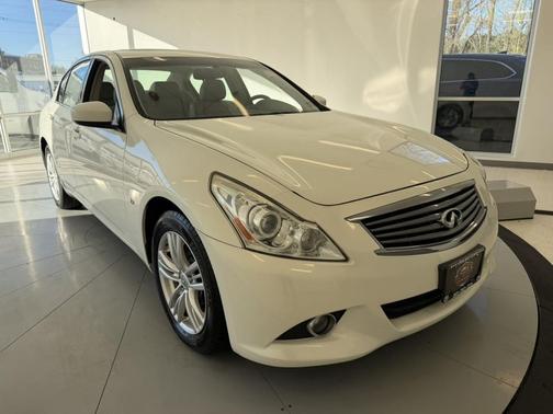 2015 INFINITI Q40 Base