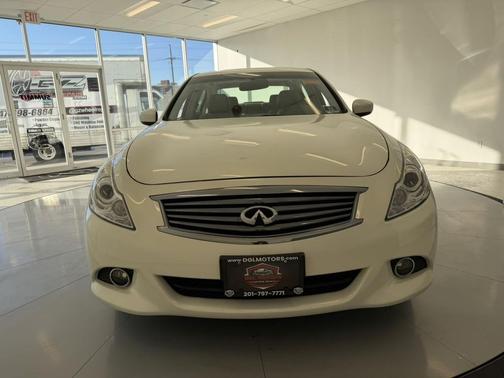 2015 INFINITI Q40 Base