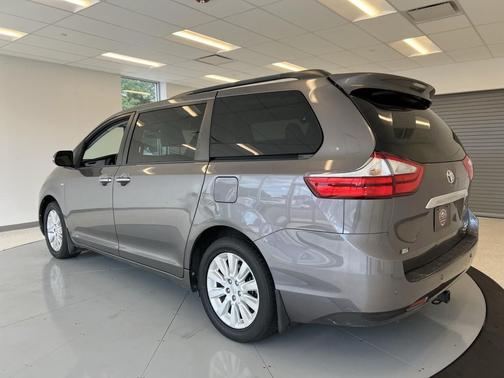2016 Toyota Sienna XLE