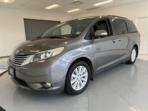 2016 Toyota Sienna XLE