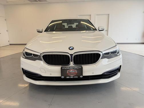 WHITE 2019 BMW 540 xDrive