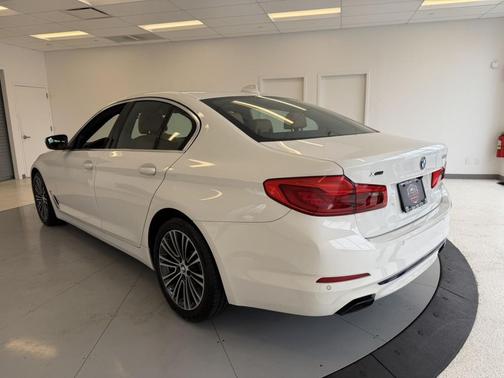 WHITE 2019 BMW 540 xDrive