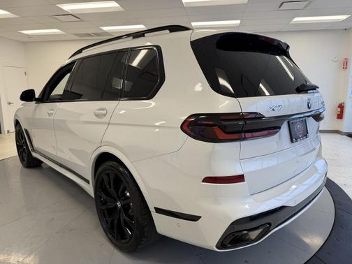 2025 BMW X7 xDrive40i