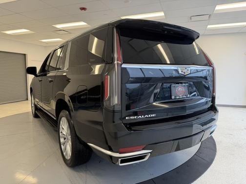2023 Cadillac Escalade ESV Luxury