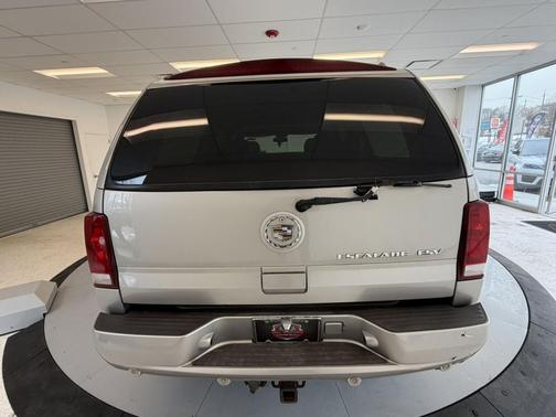 2004 Cadillac Escalade ESV Standard