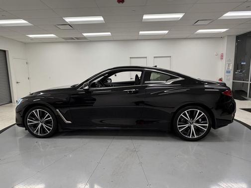 2022 INFINITI Q60 LUXE AWD