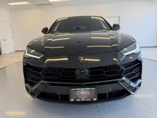 2022 Lamborghini Urus Graphite Capsule