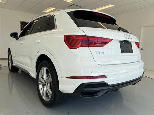 2022 Audi Q3 45 S line Premium