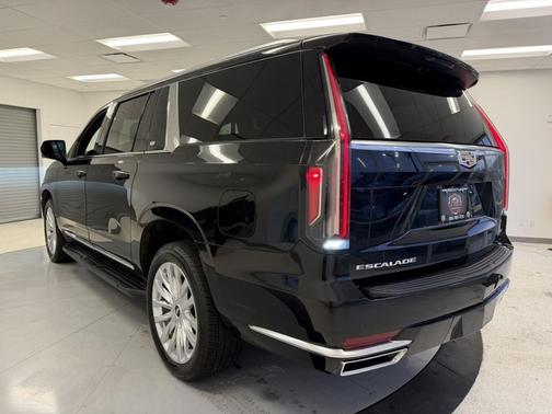2023 Cadillac Escalade ESV Luxury