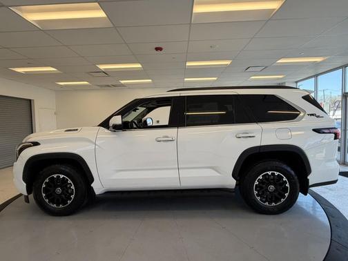 Ice Cap 2023 Toyota Sequoia SR5