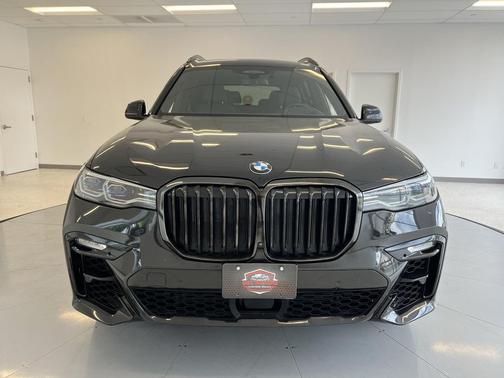 2022 BMW X7 M50i