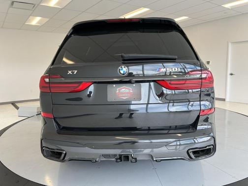 2022 BMW X7 M50i
