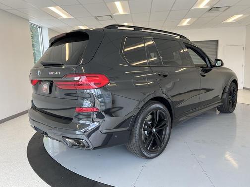 2022 BMW X7 M50i