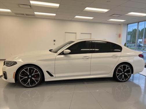 2022 BMW 530 i