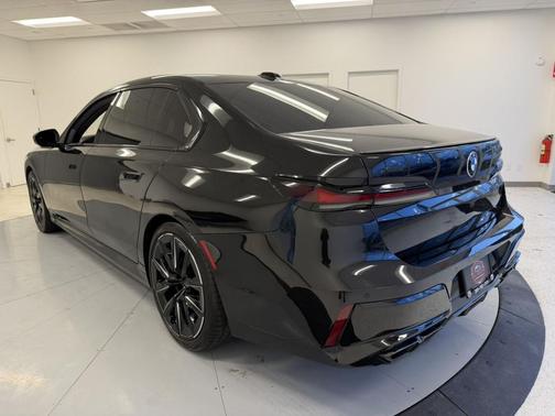 2023 BMW 760 i xDrive